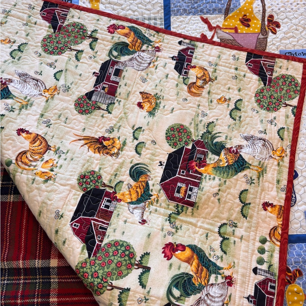 Charming Chicken-Themed Quilt - Picture 6 of 9